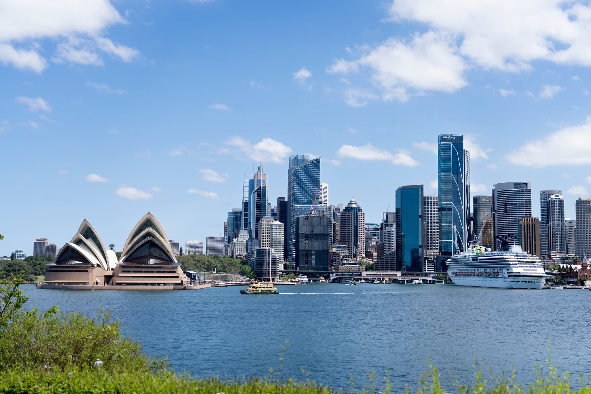 https://a.storyblok.com/f/286728423687045/2048x1365/3a81614ee0/syd_city.jpg