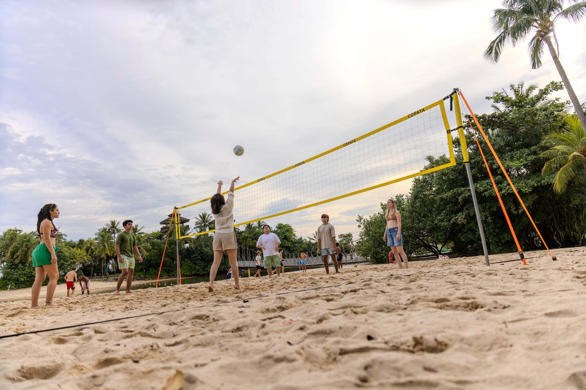 https://a.storyblok.com/f/286728423687045/2048x1366/2032fbfd93/sin_volleyball.jpg