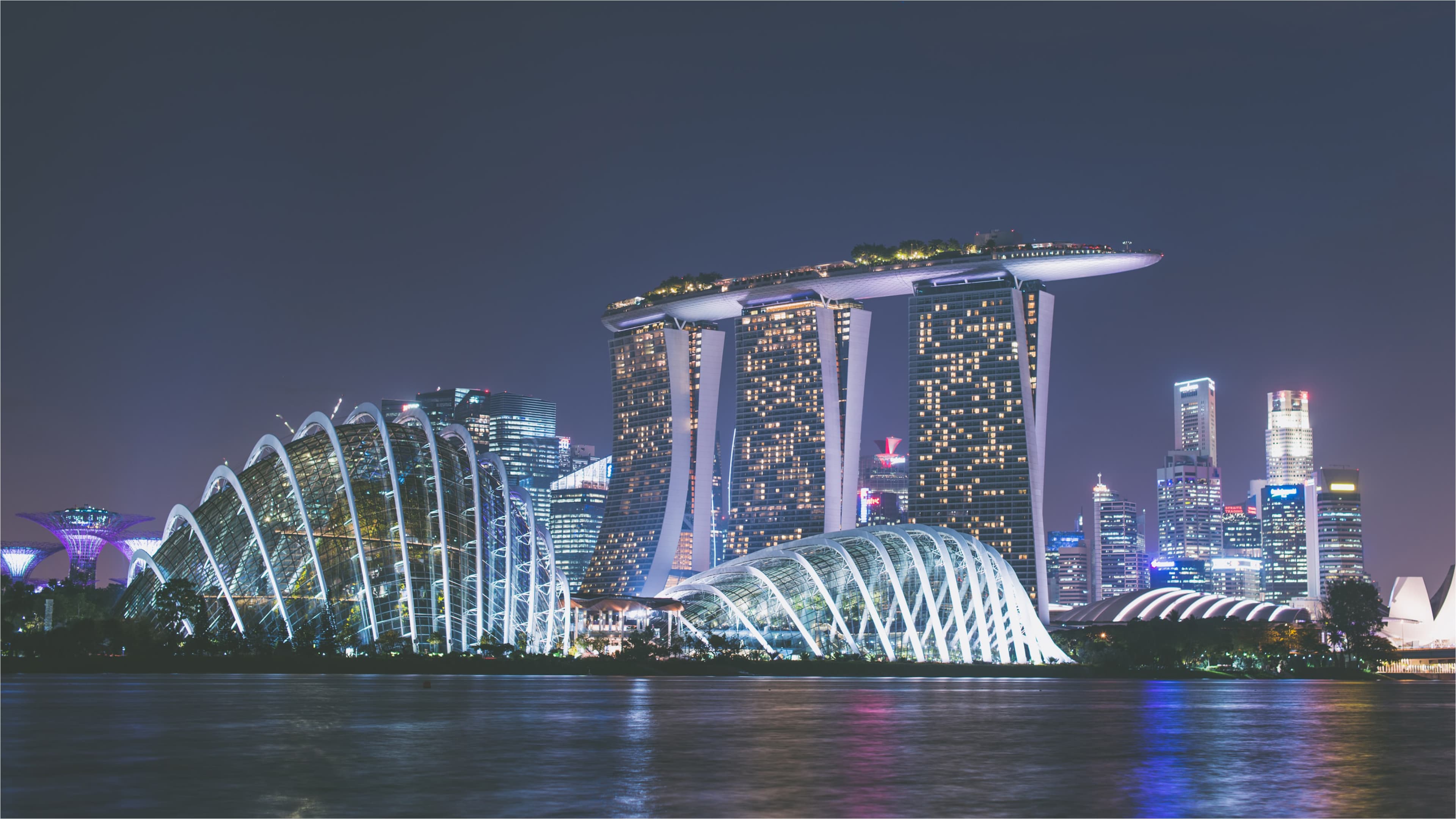 https://a.storyblok.com/f/286728423687045/4000x2250/41644c08d4/sin_skyline.jpg