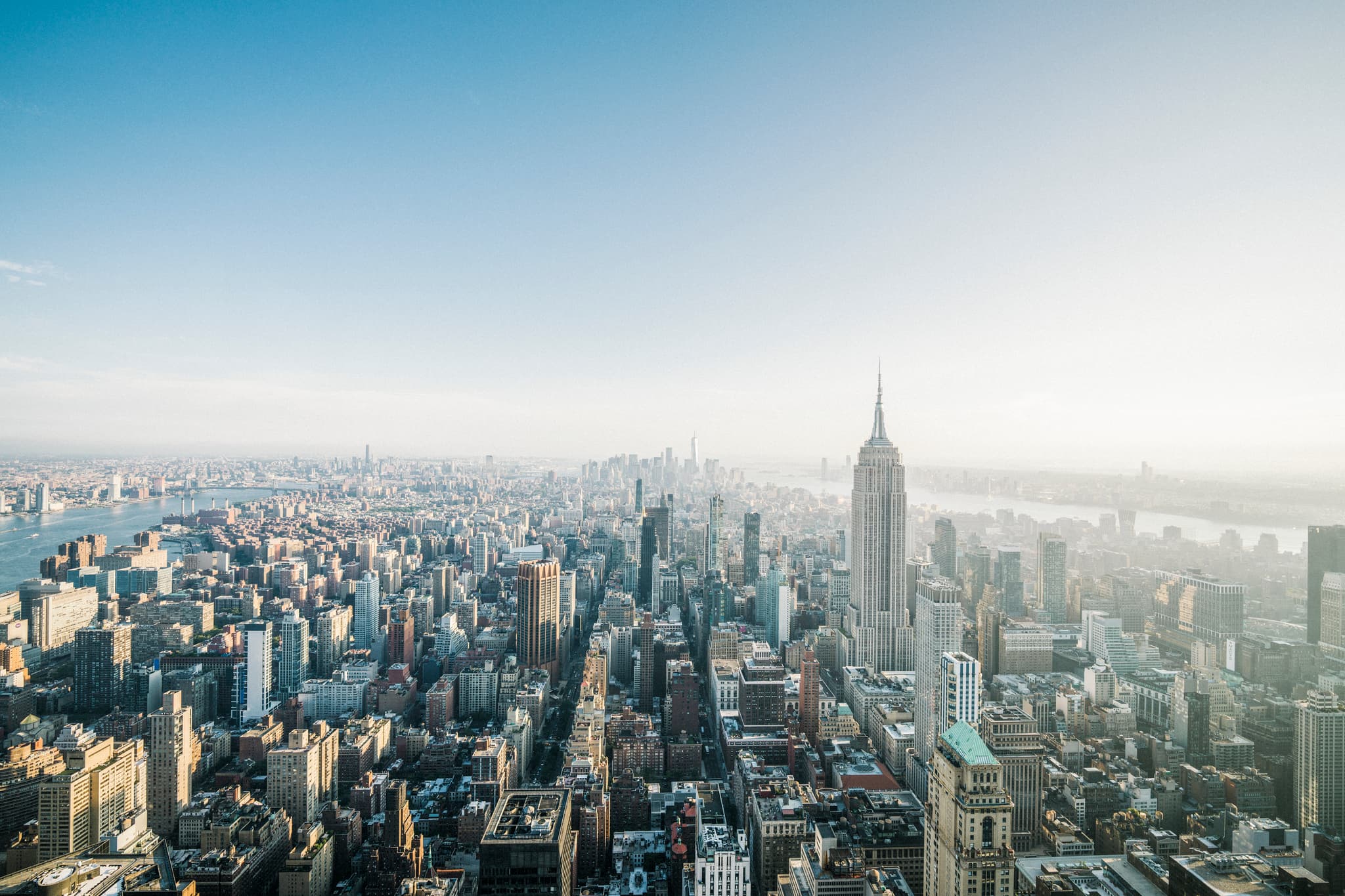 https://a.storyblok.com/f/286728423687045/2048x1365/855bbfb4c5/nyc_skyline.jpg