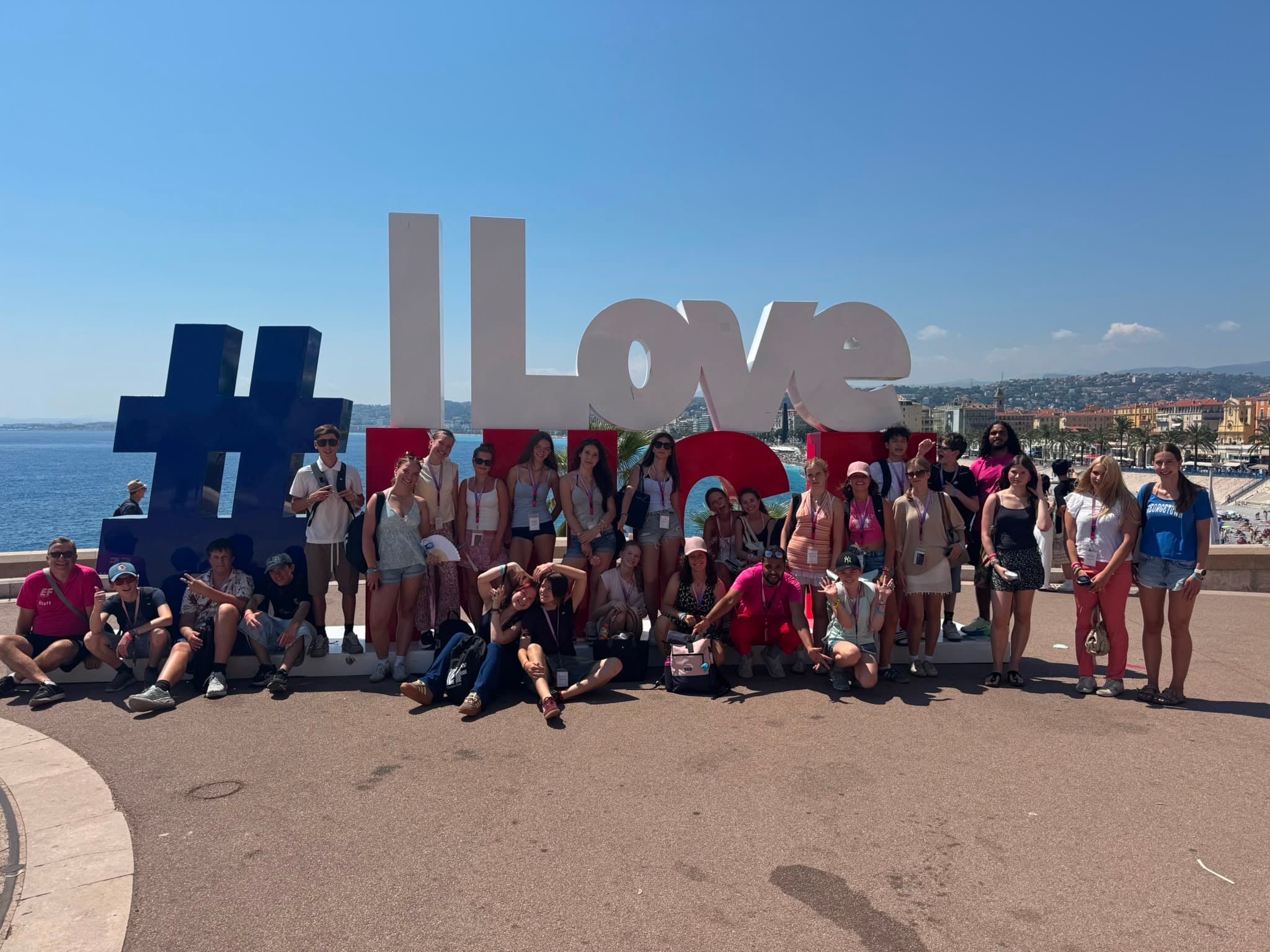 https://a.storyblok.com/f/286728423687045/2048x1536/c8d3fde5bb/str-walkingtour2.jpeg